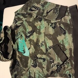 Nike Just Do It Camo Boys Size L Sweatshirt